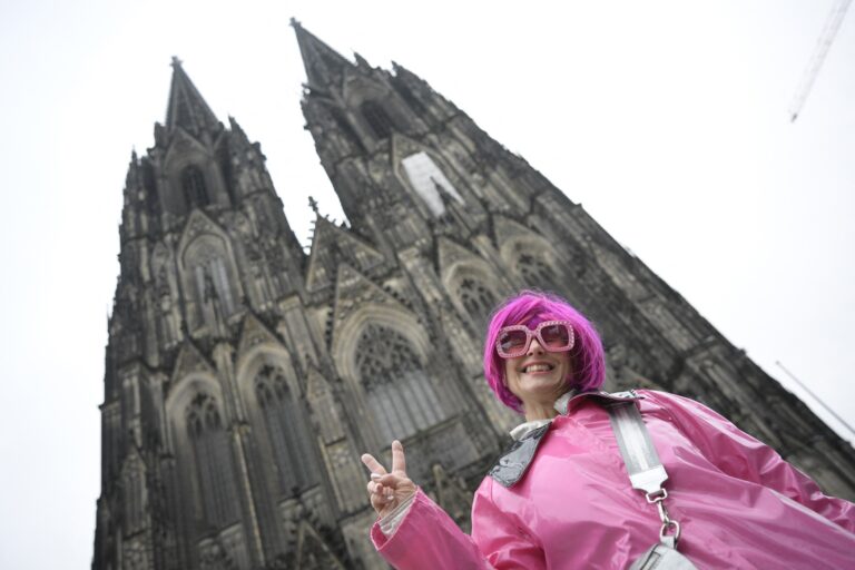 cologne cathedral womens carnival