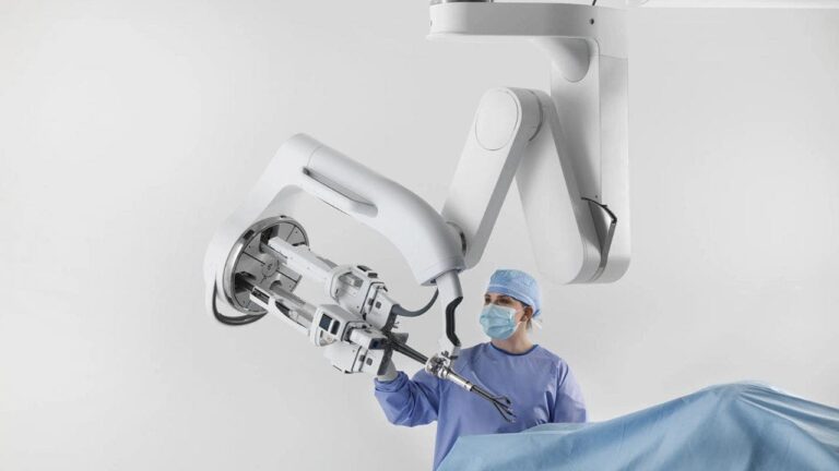 2 robots perform like human surgeons by just watching videos